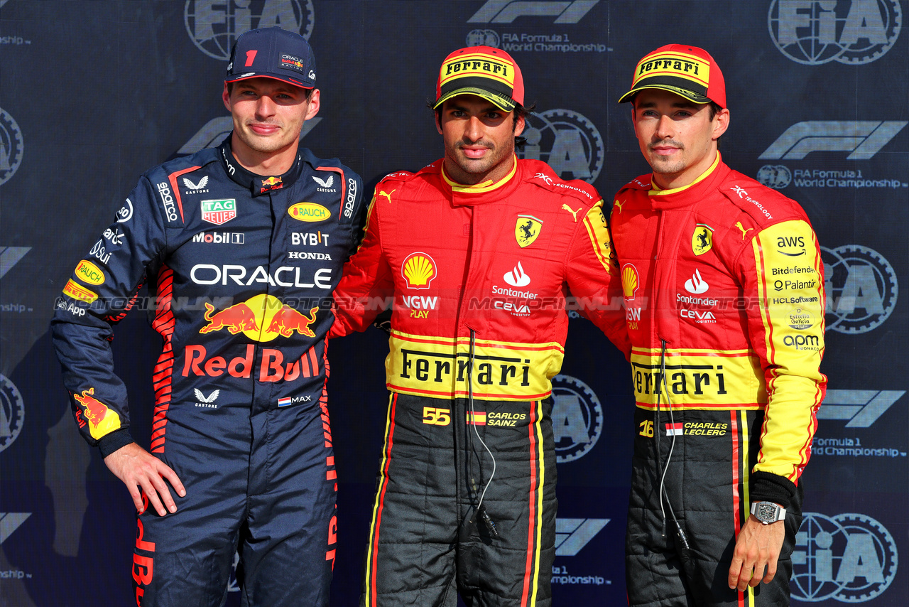 GP ITALIA, Qualifiche top three in parc ferme (L to R): Max Verstappen (NLD) Red Bull Racing, second; Carlos Sainz Jr (ESP) Ferrari, pole position; Charles Leclerc (MON) Ferrari, third.

02.09.2023. Formula 1 World Championship, Rd 15, Italian Grand Prix, Monza, Italy, Qualifiche Day.

- www.xpbimages.com, EMail: requests@xpbimages.com © Copyright: Batchelor / XPB Images