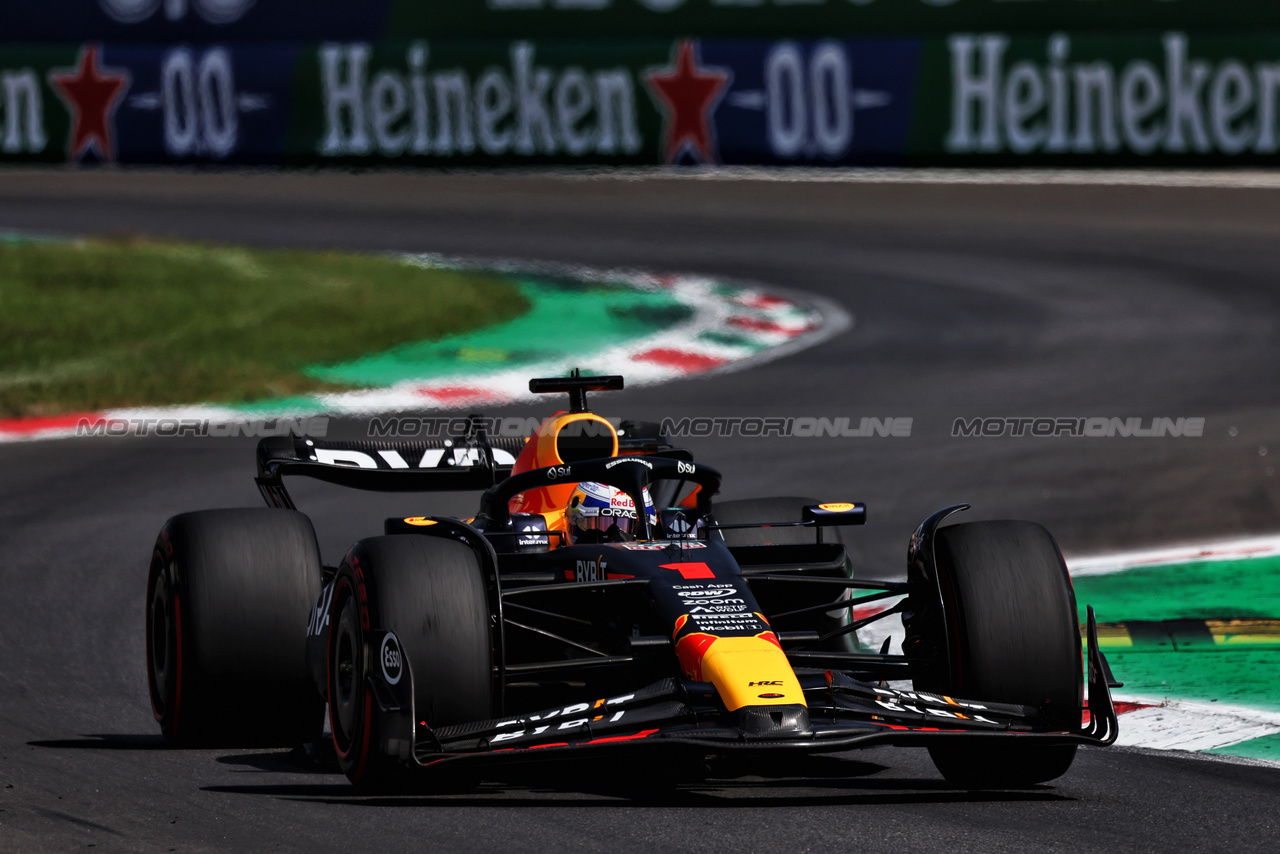 GP ITALIA, Max Verstappen (NLD) Red Bull Racing RB19.

02.09.2023. Formula 1 World Championship, Rd 15, Italian Grand Prix, Monza, Italy, Qualifiche Day.

- www.xpbimages.com, EMail: requests@xpbimages.com © Copyright: Moy / XPB Images