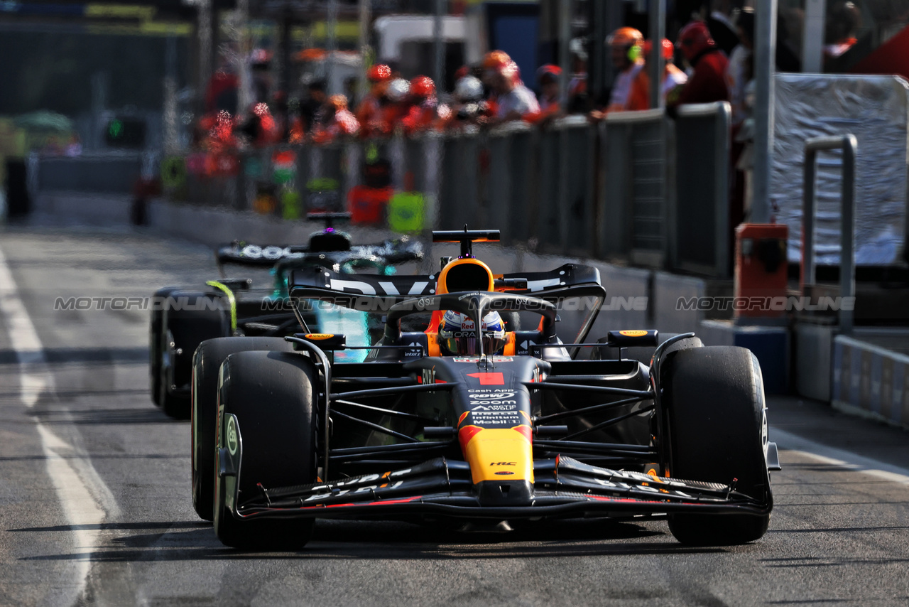 GP ITALIA, Max Verstappen (NLD) Red Bull Racing RB19 leaves the pits.

02.09.2023. Formula 1 World Championship, Rd 15, Italian Grand Prix, Monza, Italy, Qualifiche Day.

- www.xpbimages.com, EMail: requests@xpbimages.com © Copyright: Bearne / XPB Images