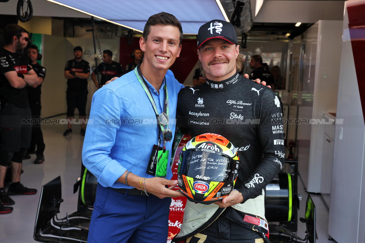 GP ITALIA, (L to R): Andrea Locatelli (ITA) Superbike Garar with Valtteri Bottas (FIN) Alfa Romeo F1 Team.

02.09.2023. Formula 1 World Championship, Rd 15, Italian Grand Prix, Monza, Italy, Qualifiche Day.

- www.xpbimages.com, EMail: requests@xpbimages.com © Copyright: Bearne / XPB Images