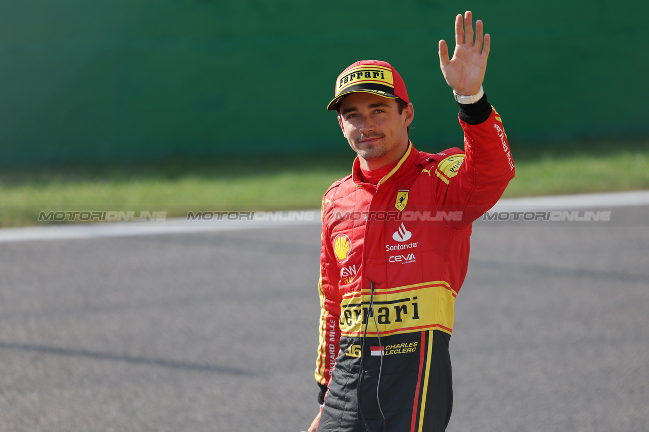 GP ITALIA, Charles Leclerc (MON) Ferrari celebrates his third position in qualifying parc ferme.

02.09.2023. Formula 1 World Championship, Rd 15, Italian Grand Prix, Monza, Italy, Qualifiche Day.

 - www.xpbimages.com, EMail: requests@xpbimages.com © Copyright: Staley / XPB Images