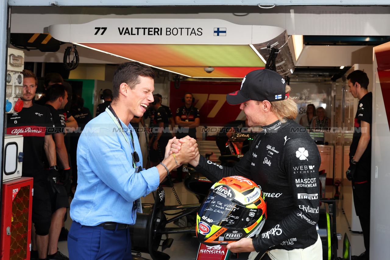 GP ITALIA, (L to R): Andrea Locatelli (ITA) Superbike Garar with Valtteri Bottas (FIN) Alfa Romeo F1 Team.

02.09.2023. Formula 1 World Championship, Rd 15, Italian Grand Prix, Monza, Italy, Qualifiche Day.

- www.xpbimages.com, EMail: requests@xpbimages.com © Copyright: Bearne / XPB Images