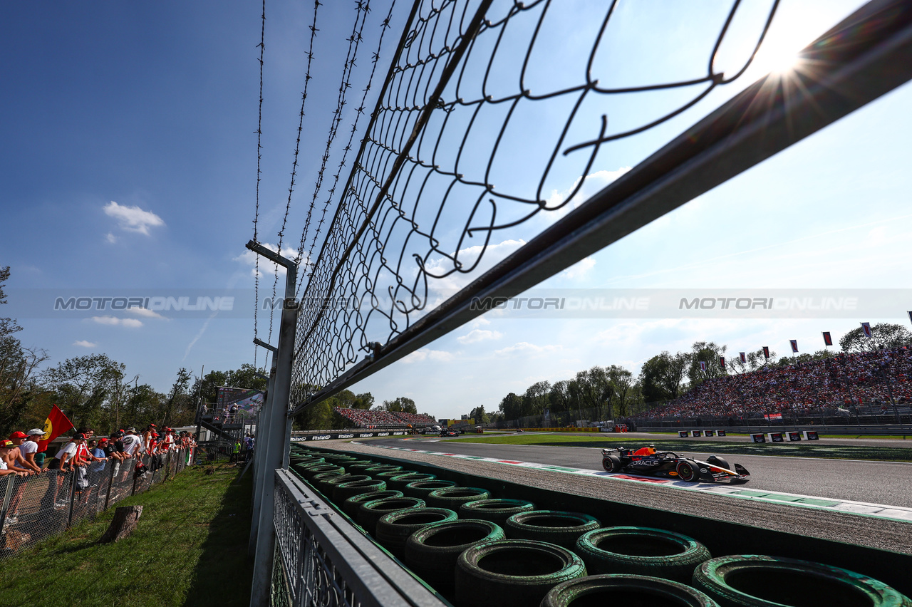 GP ITALIA, Sergio Perez (MEX), Red Bull Racing 
02.09.2023. Formula 1 World Championship, Rd 15, Italian Grand Prix, Monza, Italy, Qualifiche Day.
- www.xpbimages.com, EMail: requests@xpbimages.com © Copyright: Charniaux / XPB Images