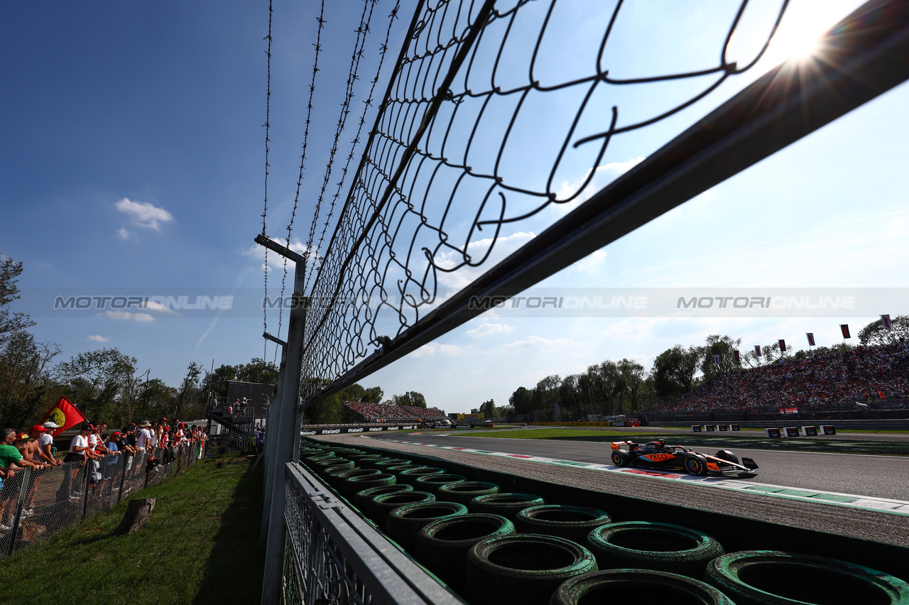GP ITALIA, Lando Norris (GBR), McLaren F1 Team 
02.09.2023. Formula 1 World Championship, Rd 15, Italian Grand Prix, Monza, Italy, Qualifiche Day.
- www.xpbimages.com, EMail: requests@xpbimages.com © Copyright: Charniaux / XPB Images