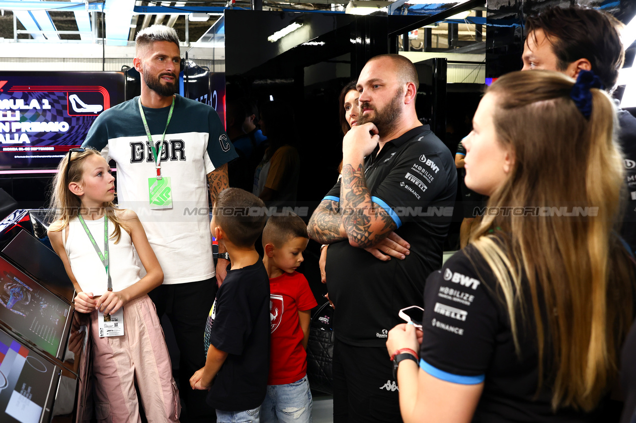 GP ITALIA, Olivier Giroud (FRA), Football player at AC Milan
02.09.2023. Formula 1 World Championship, Rd 15, Italian Grand Prix, Monza, Italy, Qualifiche Day.
- www.xpbimages.com, EMail: requests@xpbimages.com © Copyright: Charniaux / XPB Images