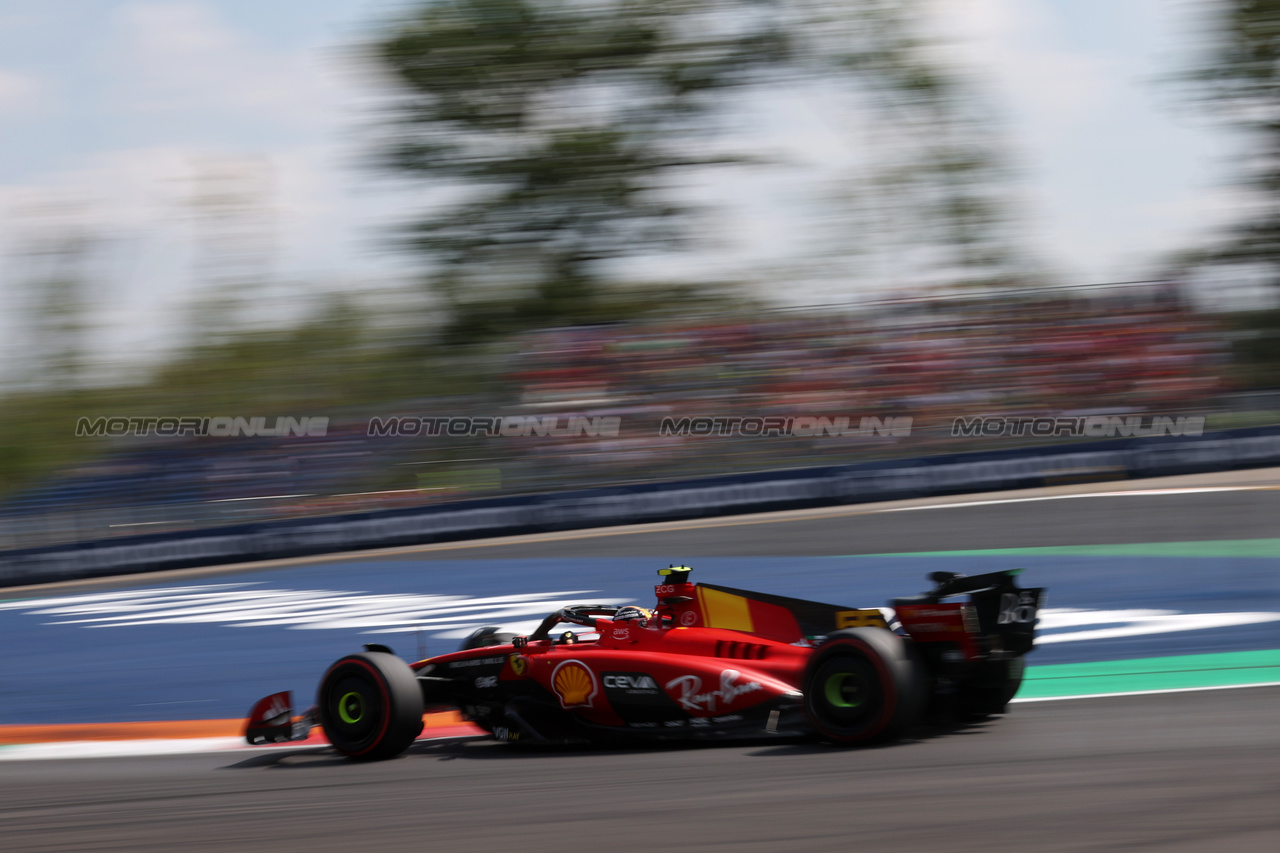 GP ITALIA, Carlos Sainz Jr (ESP) Ferrari SF-23.

02.09.2023. Formula 1 World Championship, Rd 15, Italian Grand Prix, Monza, Italy, Qualifiche Day.

 - www.xpbimages.com, EMail: requests@xpbimages.com © Copyright: Staley / XPB Images