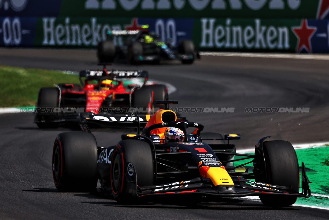 GP ITALIA, Max Verstappen (NLD) Red Bull Racing RB19.

02.09.2023. Formula 1 World Championship, Rd 15, Italian Grand Prix, Monza, Italy, Qualifiche Day.

- www.xpbimages.com, EMail: requests@xpbimages.com © Copyright: Moy / XPB Images