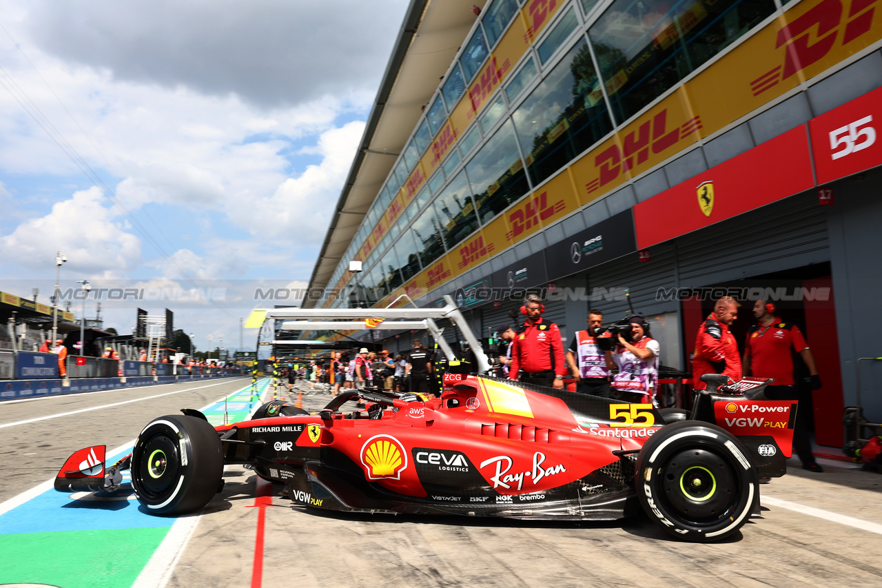GP ITALIA, Carlos Sainz Jr (ESP) Ferrari SF-23 leaves the pits.

01.09.2023. Formula 1 World Championship, Rd 15, Italian Grand Prix, Monza, Italy, Practice Day.

- www.xpbimages.com, EMail: requests@xpbimages.com © Copyright: Batchelor / XPB Images