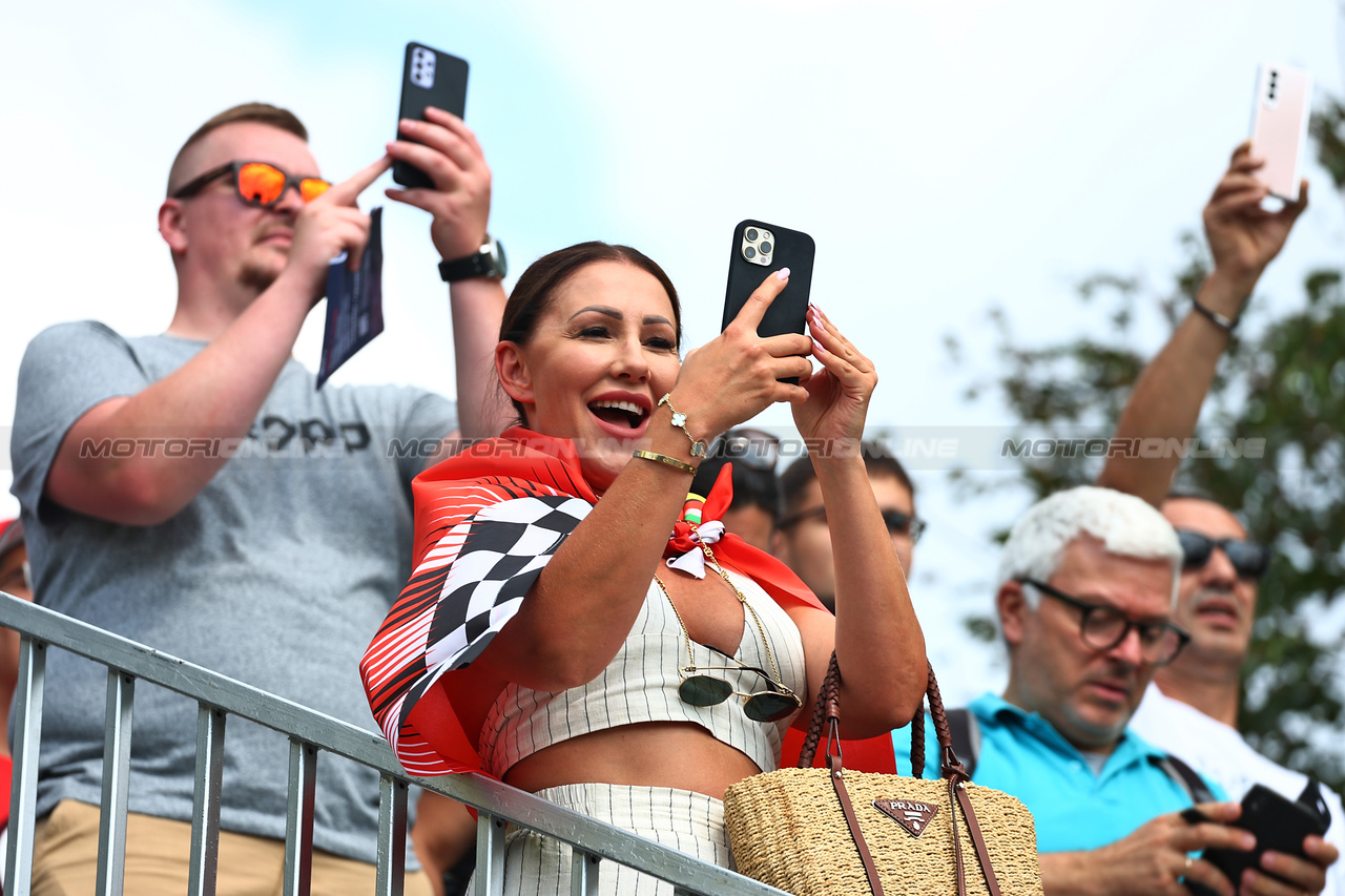 GP ITALIA, Circuit Atmosfera - fans in the grandstand.

01.09.2023. Formula 1 World Championship, Rd 15, Italian Grand Prix, Monza, Italy, Practice Day.

 - www.xpbimages.com, EMail: requests@xpbimages.com © Copyright: Coates / XPB Images