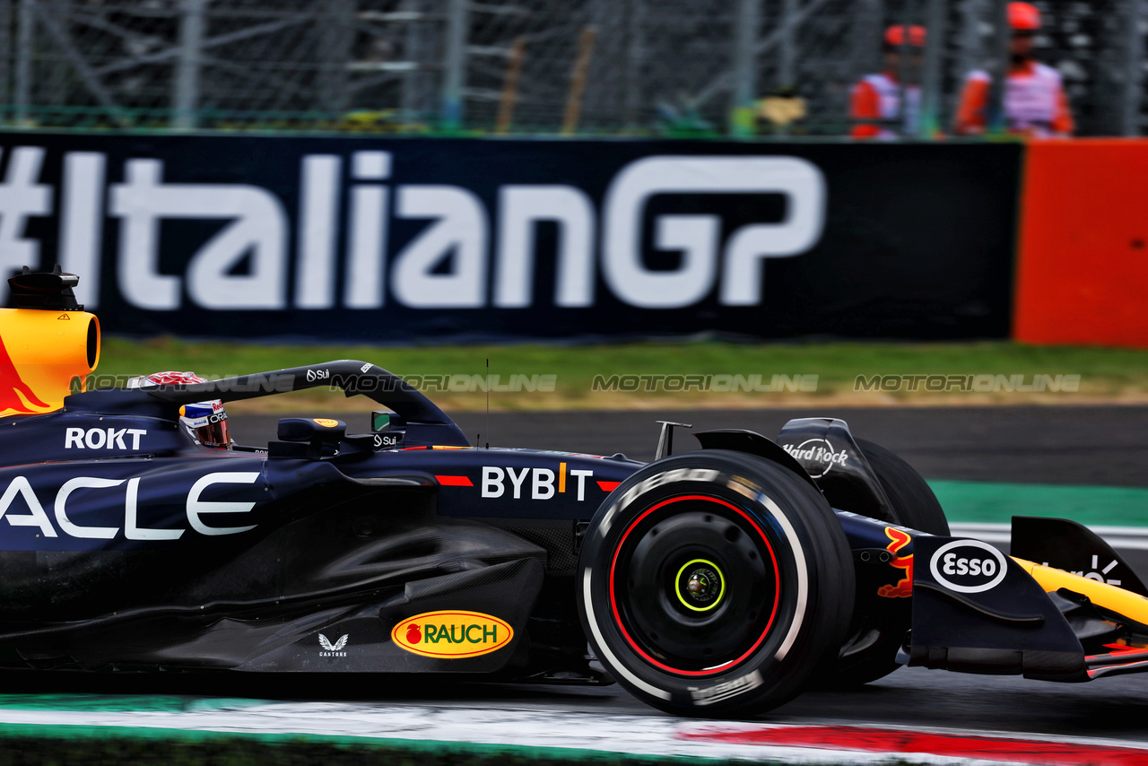 GP ITALIA, Max Verstappen (NLD) Red Bull Racing RB19.

01.09.2023. Formula 1 World Championship, Rd 15, Italian Grand Prix, Monza, Italy, Practice Day.

 - www.xpbimages.com, EMail: requests@xpbimages.com © Copyright: Coates / XPB Images