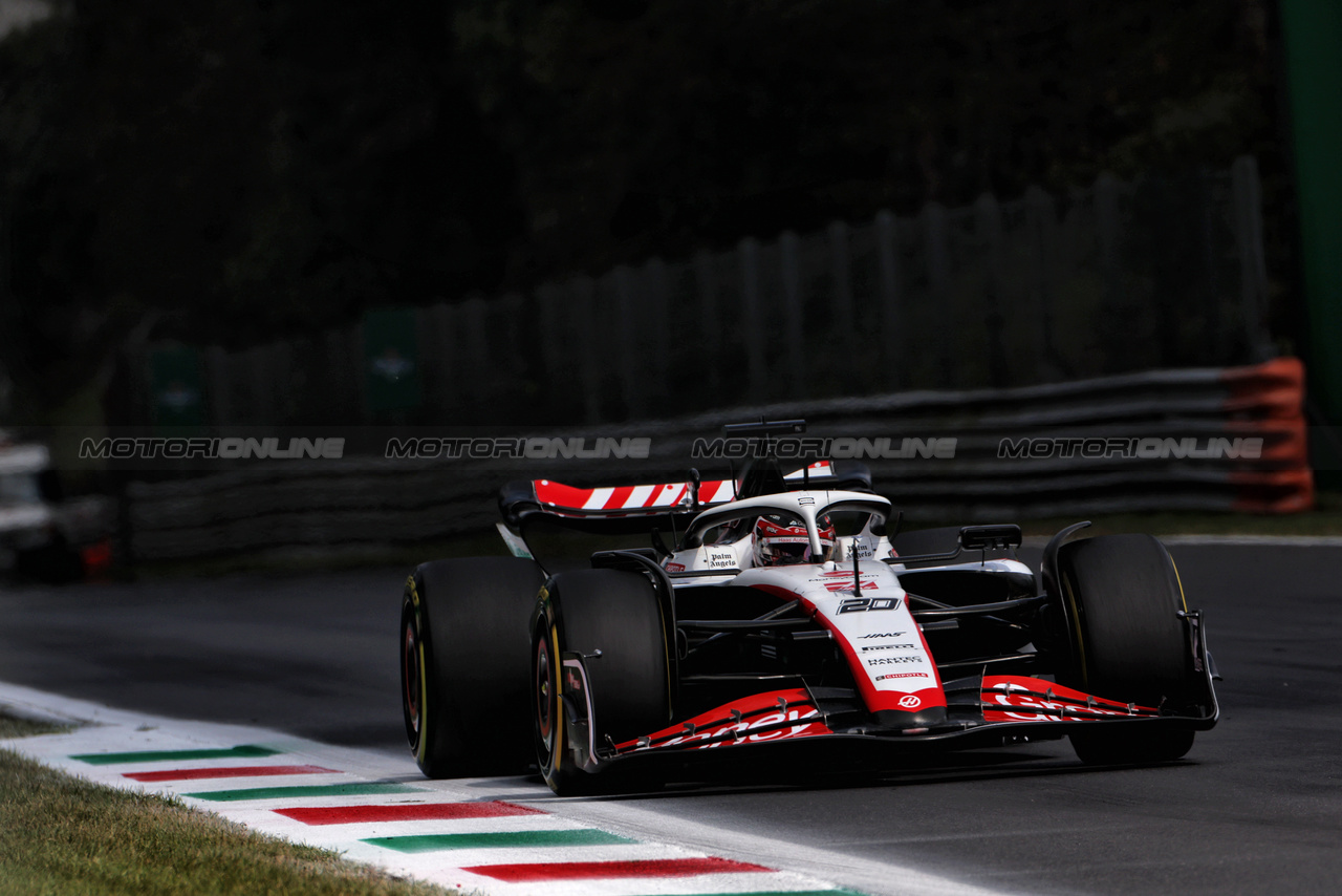 GP ITALIA, Kevin Magnussen (DEN) Haas VF-23.

01.09.2023. Formula 1 World Championship, Rd 15, Italian Grand Prix, Monza, Italy, Practice Day.

 - www.xpbimages.com, EMail: requests@xpbimages.com © Copyright: Staley / XPB Images