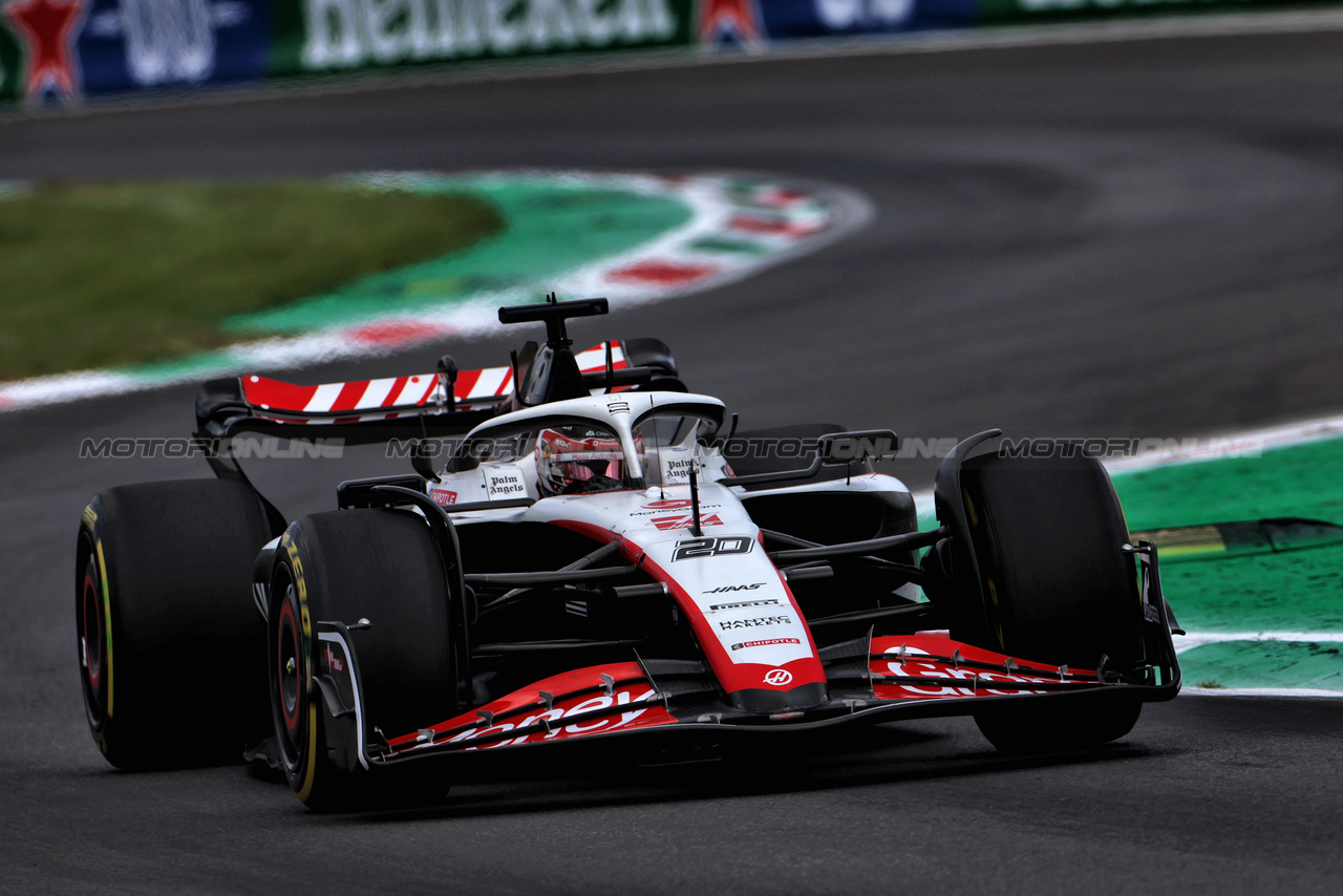 GP ITALIA, Kevin Magnussen (DEN) Haas VF-23.

01.09.2023. Formula 1 World Championship, Rd 15, Italian Grand Prix, Monza, Italy, Practice Day.

 - www.xpbimages.com, EMail: requests@xpbimages.com © Copyright: Staley / XPB Images