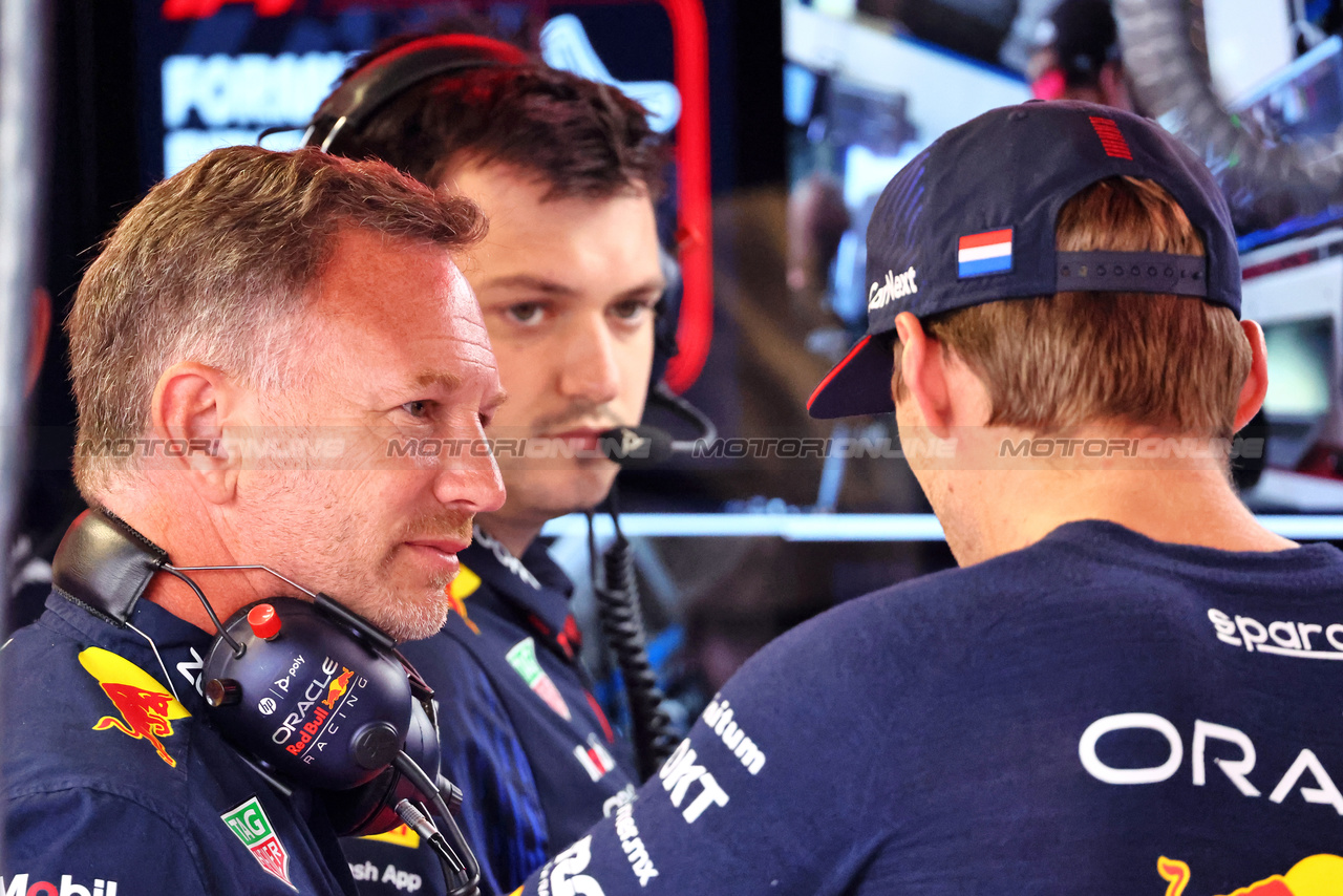 GP ITALIA, Christian Horner (GBR) Red Bull Racing Team Principal with Max Verstappen (NLD) Red Bull Racing.

01.09.2023. Formula 1 World Championship, Rd 15, Italian Grand Prix, Monza, Italy, Practice Day.

- www.xpbimages.com, EMail: requests@xpbimages.com © Copyright: Batchelor / XPB Images