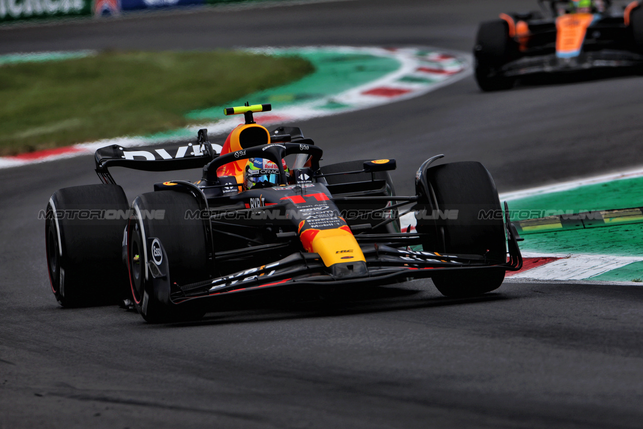 GP ITALIA, Sergio Perez (MEX) Red Bull Racing RB19.

01.09.2023. Formula 1 World Championship, Rd 15, Italian Grand Prix, Monza, Italy, Practice Day.

 - www.xpbimages.com, EMail: requests@xpbimages.com © Copyright: Staley / XPB Images