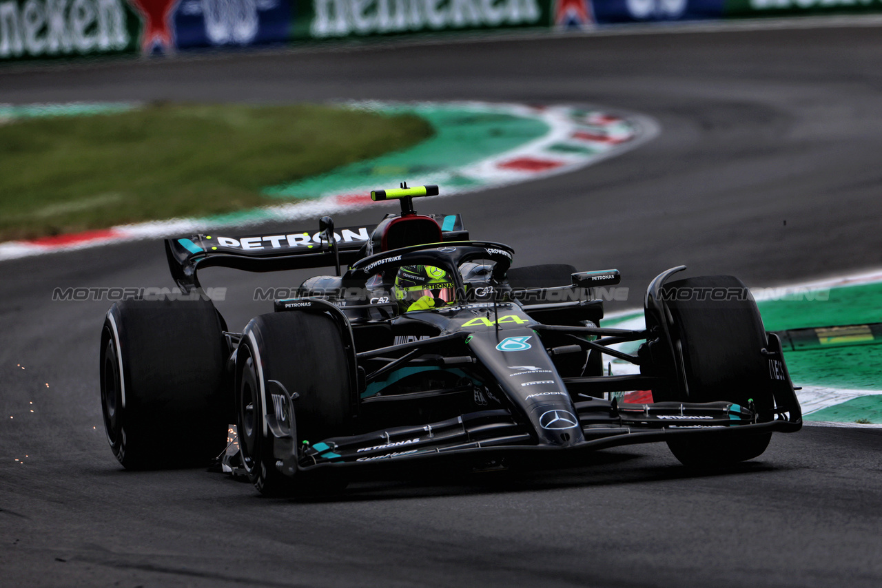 GP ITALIA, Lewis Hamilton (GBR) Mercedes AMG F1 W14.

01.09.2023. Formula 1 World Championship, Rd 15, Italian Grand Prix, Monza, Italy, Practice Day.

 - www.xpbimages.com, EMail: requests@xpbimages.com © Copyright: Staley / XPB Images