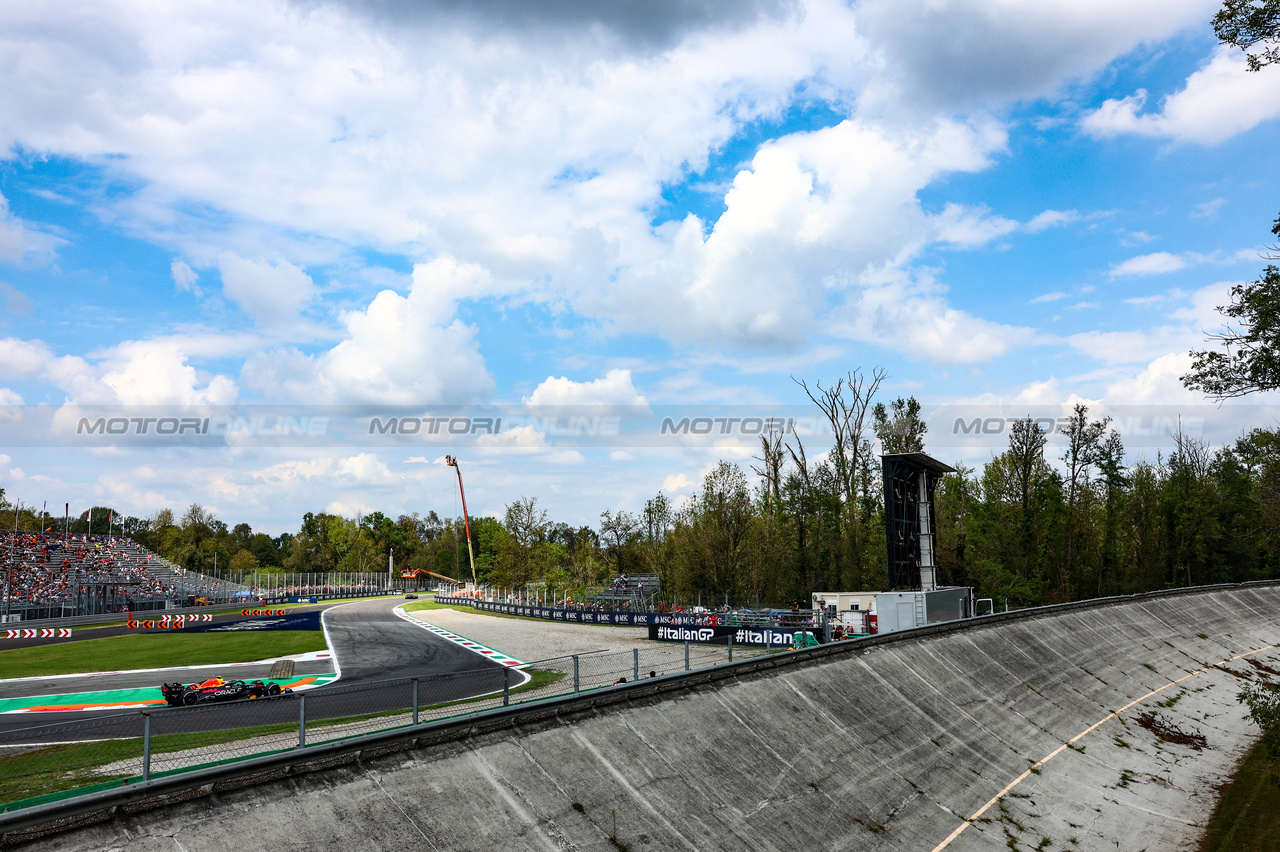 GP ITALIA, Sergio Perez (MEX), Red Bull Racing 
01.09.2023. Formula 1 World Championship, Rd 15, Italian Grand Prix, Monza, Italy, Practice Day.
- www.xpbimages.com, EMail: requests@xpbimages.com © Copyright: Charniaux / XPB Images