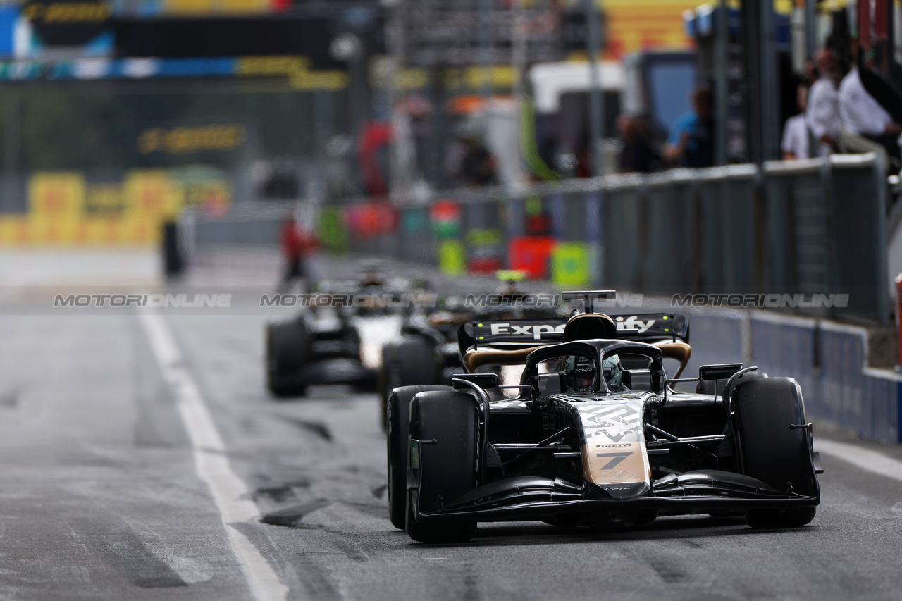GP ITALIA, APEX F1 Cars leave the pits.

01.09.2023. Formula 1 World Championship, Rd 15, Italian Grand Prix, Monza, Italy, Practice Day.

- www.xpbimages.com, EMail: requests@xpbimages.com © Copyright: Moy / XPB Images