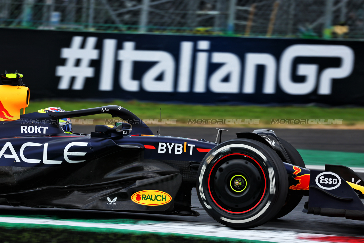 GP ITALIA, Sergio Perez (MEX) Red Bull Racing RB19.

01.09.2023. Formula 1 World Championship, Rd 15, Italian Grand Prix, Monza, Italy, Practice Day.

 - www.xpbimages.com, EMail: requests@xpbimages.com © Copyright: Coates / XPB Images