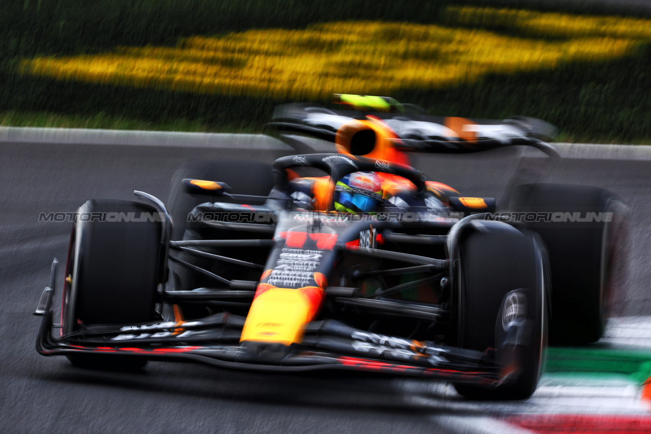 GP ITALIA, Sergio Perez (MEX) Red Bull Racing RB19.

01.09.2023. Formula 1 World Championship, Rd 15, Italian Grand Prix, Monza, Italy, Practice Day.

 - www.xpbimages.com, EMail: requests@xpbimages.com © Copyright: Coates / XPB Images
