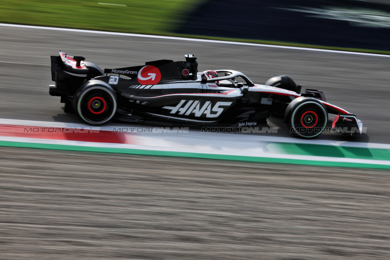 GP ITALIA, Kevin Magnussen (DEN) Haas VF-23.

01.09.2023. Formula 1 World Championship, Rd 15, Italian Grand Prix, Monza, Italy, Practice Day.

 - www.xpbimages.com, EMail: requests@xpbimages.com © Copyright: Staley / XPB Images