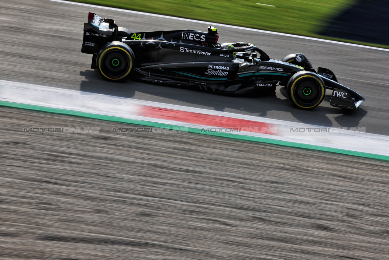 GP ITALIA, Lewis Hamilton (GBR) Mercedes AMG F1 W14.

01.09.2023. Formula 1 World Championship, Rd 15, Italian Grand Prix, Monza, Italy, Practice Day.

 - www.xpbimages.com, EMail: requests@xpbimages.com © Copyright: Staley / XPB Images