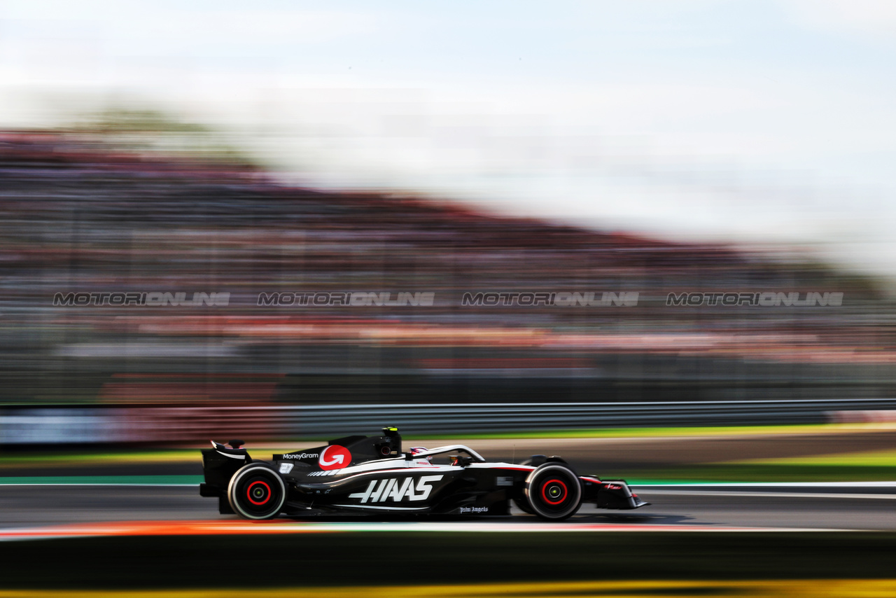 GP ITALIA, Nico Hulkenberg (GER) Haas VF-23.

01.09.2023. Formula 1 World Championship, Rd 15, Italian Grand Prix, Monza, Italy, Practice Day.

 - www.xpbimages.com, EMail: requests@xpbimages.com © Copyright: Staley / XPB Images