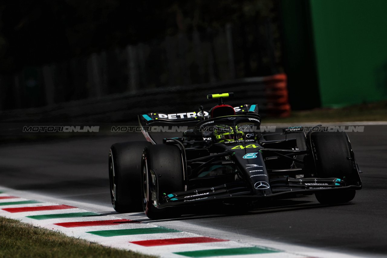 GP ITALIA, Lewis Hamilton (GBR) Mercedes AMG F1 W14.

01.09.2023. Formula 1 World Championship, Rd 15, Italian Grand Prix, Monza, Italy, Practice Day.

 - www.xpbimages.com, EMail: requests@xpbimages.com © Copyright: Staley / XPB Images