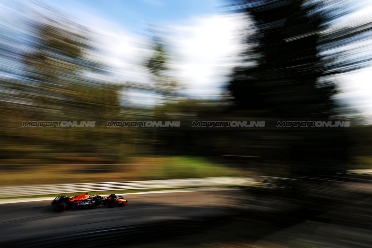 GP ITALIA, Max Verstappen (NLD) Red Bull Racing RB19.

01.09.2023. Formula 1 World Championship, Rd 15, Italian Grand Prix, Monza, Italy, Practice Day.

- www.xpbimages.com, EMail: requests@xpbimages.com © Copyright: Moy / XPB Images