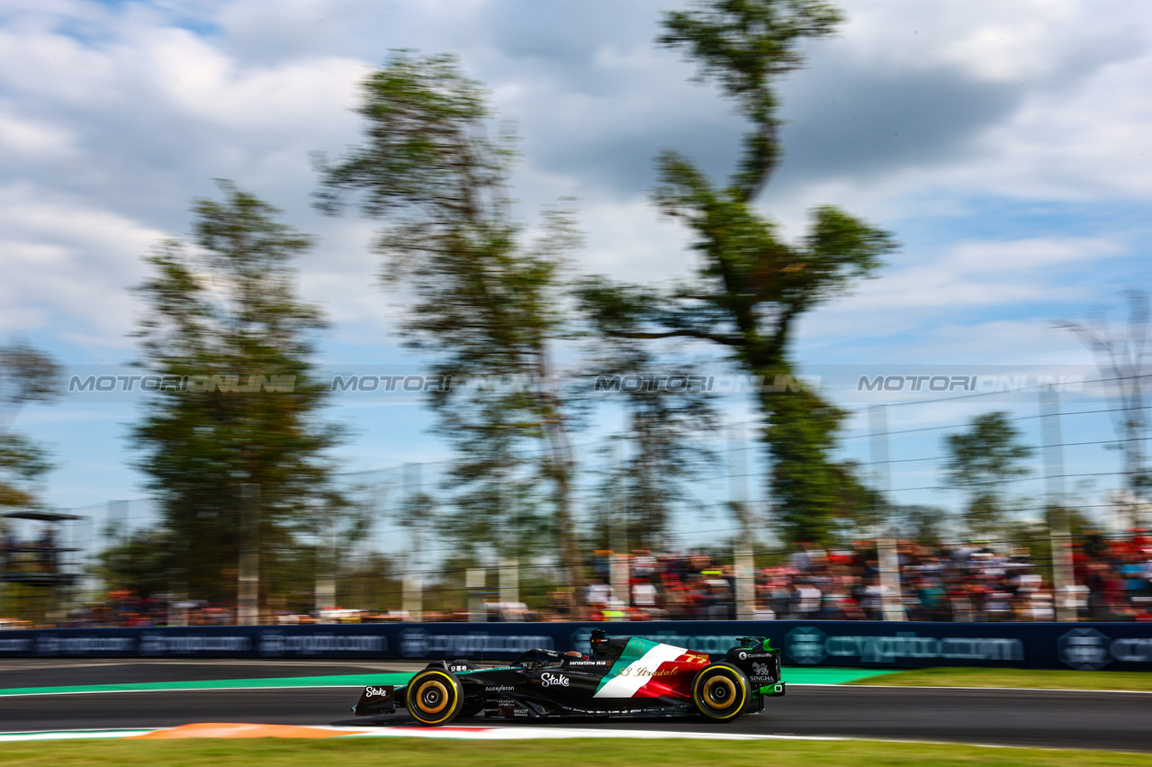 GP ITALIA, Valtteri Bottas (FIN), Alfa Romeo Racing 
01.09.2023. Formula 1 World Championship, Rd 15, Italian Grand Prix, Monza, Italy, Practice Day.
- www.xpbimages.com, EMail: requests@xpbimages.com © Copyright: Charniaux / XPB Images
