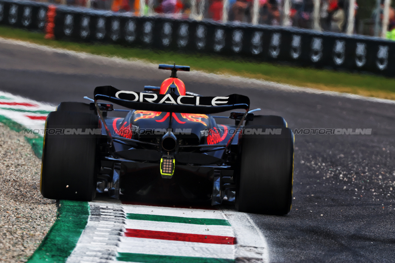 GP ITALIA, Max Verstappen (NLD) Red Bull Racing RB19.

01.09.2023. Formula 1 World Championship, Rd 15, Italian Grand Prix, Monza, Italy, Practice Day.

 - www.xpbimages.com, EMail: requests@xpbimages.com © Copyright: Coates / XPB Images