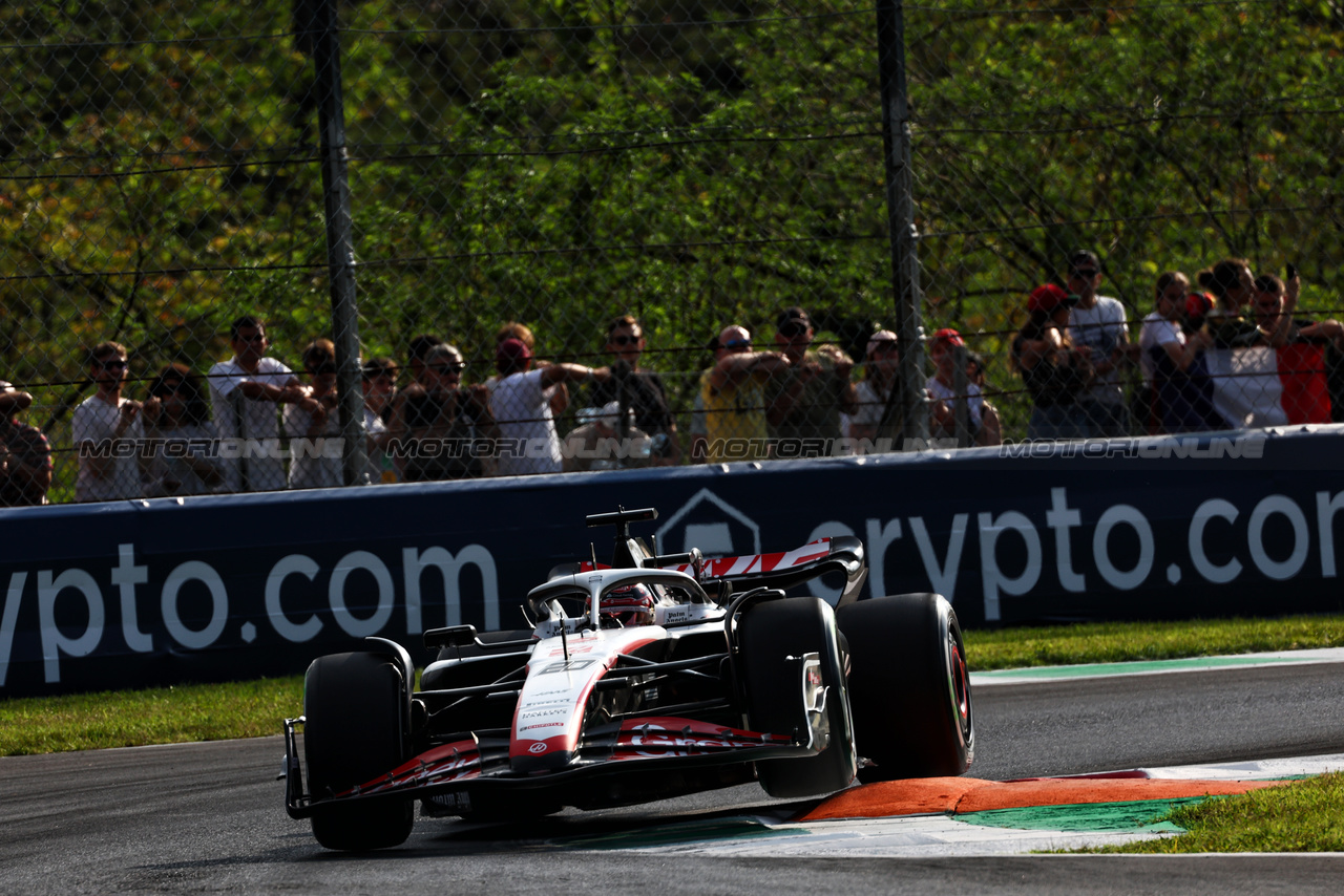 GP ITALIA, Kevin Magnussen (DEN) Haas VF-23.

01.09.2023. Formula 1 World Championship, Rd 15, Italian Grand Prix, Monza, Italy, Practice Day.

 - www.xpbimages.com, EMail: requests@xpbimages.com © Copyright: Coates / XPB Images