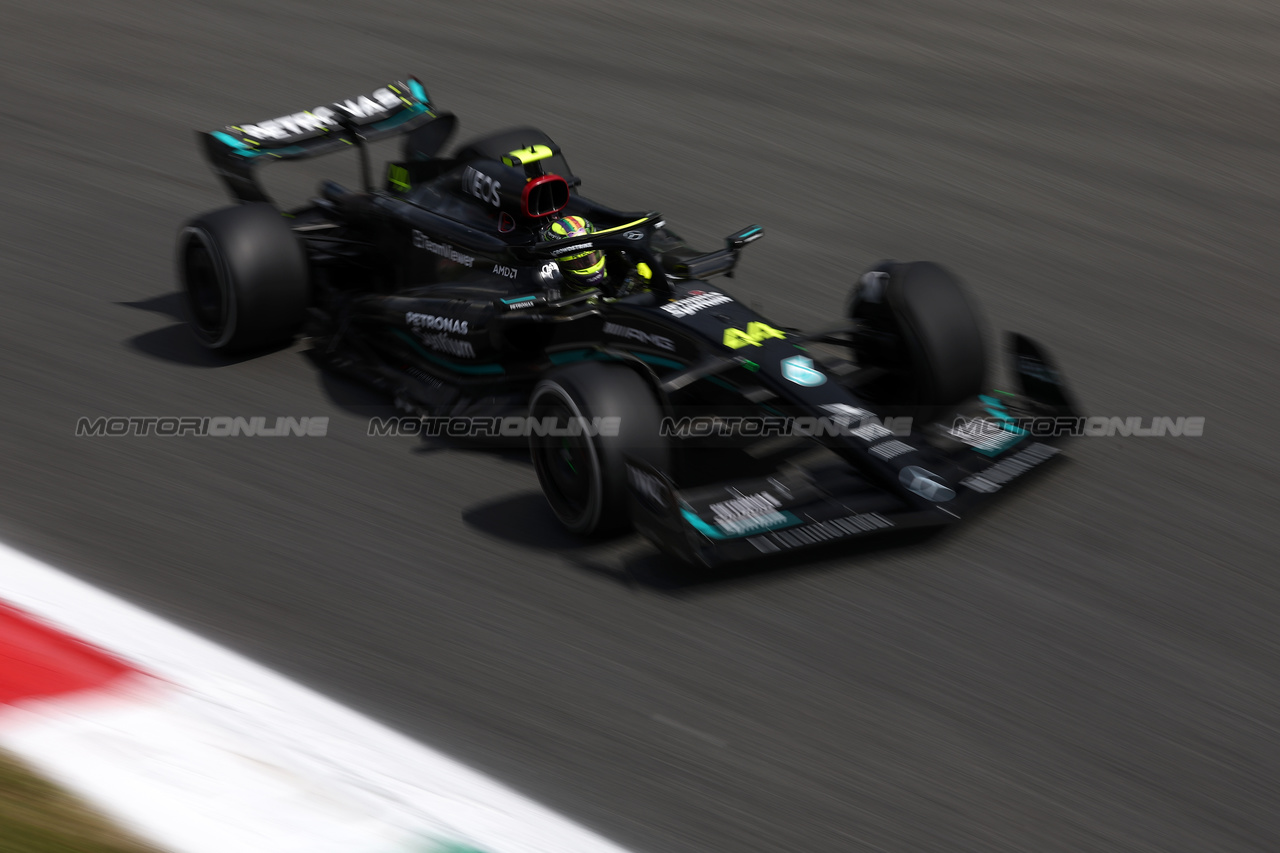 GP ITALIA, Lewis Hamilton (GBR) Mercedes AMG F1 W14.

01.09.2023. Formula 1 World Championship, Rd 15, Italian Grand Prix, Monza, Italy, Practice Day.

- www.xpbimages.com, EMail: requests@xpbimages.com © Copyright: Moy / XPB Images