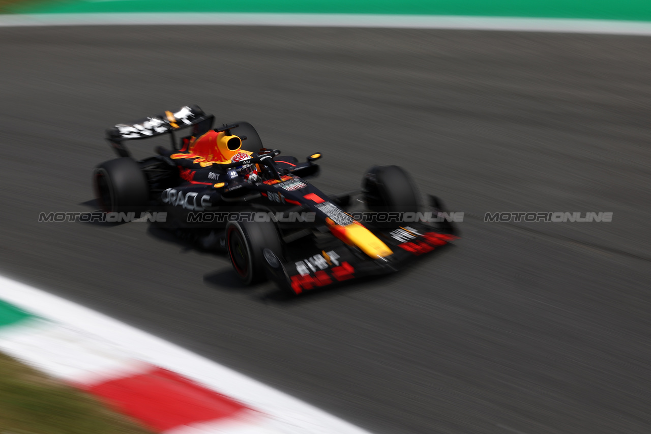 GP ITALIA, Max Verstappen (NLD) Red Bull Racing RB19.

01.09.2023. Formula 1 World Championship, Rd 15, Italian Grand Prix, Monza, Italy, Practice Day.

- www.xpbimages.com, EMail: requests@xpbimages.com © Copyright: Moy / XPB Images
