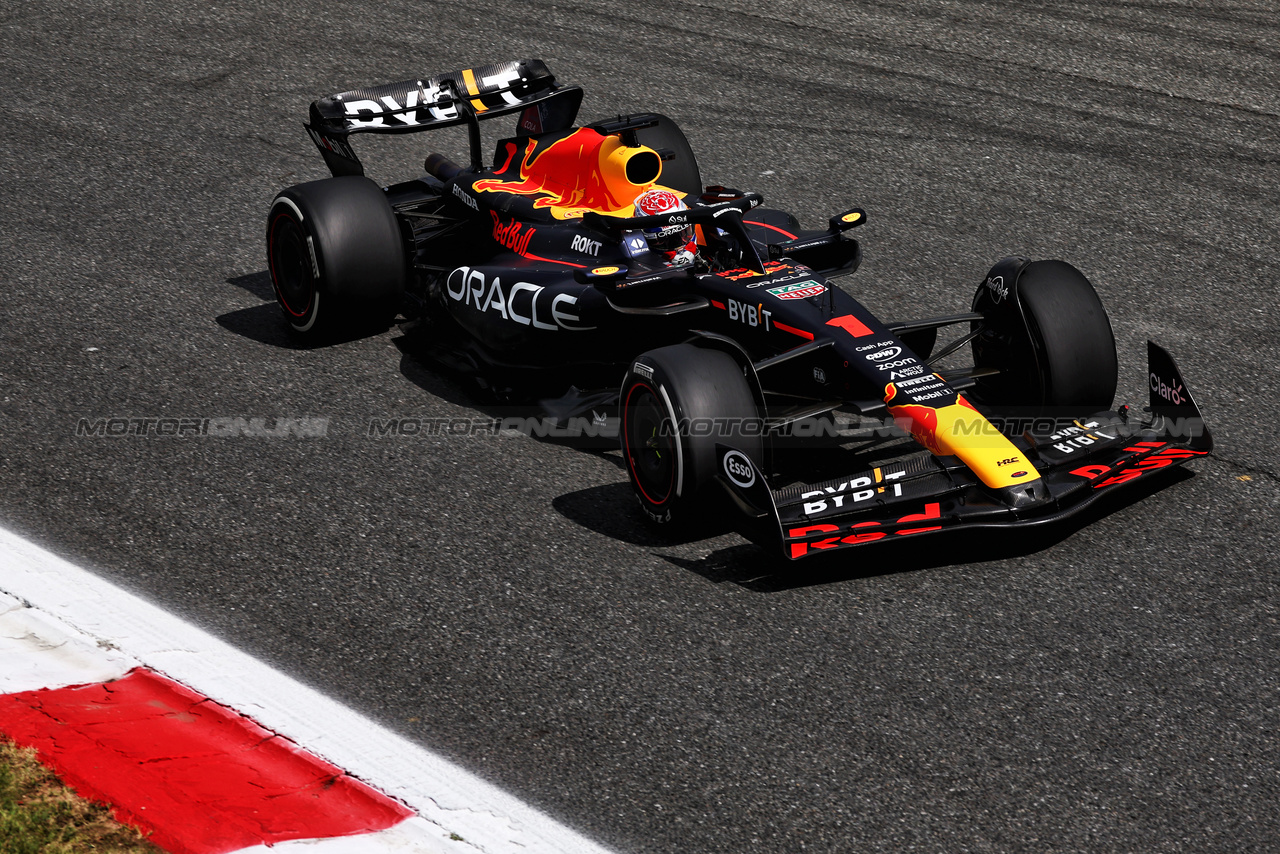GP ITALIA, Max Verstappen (NLD) Red Bull Racing RB19.

01.09.2023. Formula 1 World Championship, Rd 15, Italian Grand Prix, Monza, Italy, Practice Day.

- www.xpbimages.com, EMail: requests@xpbimages.com © Copyright: Moy / XPB Images