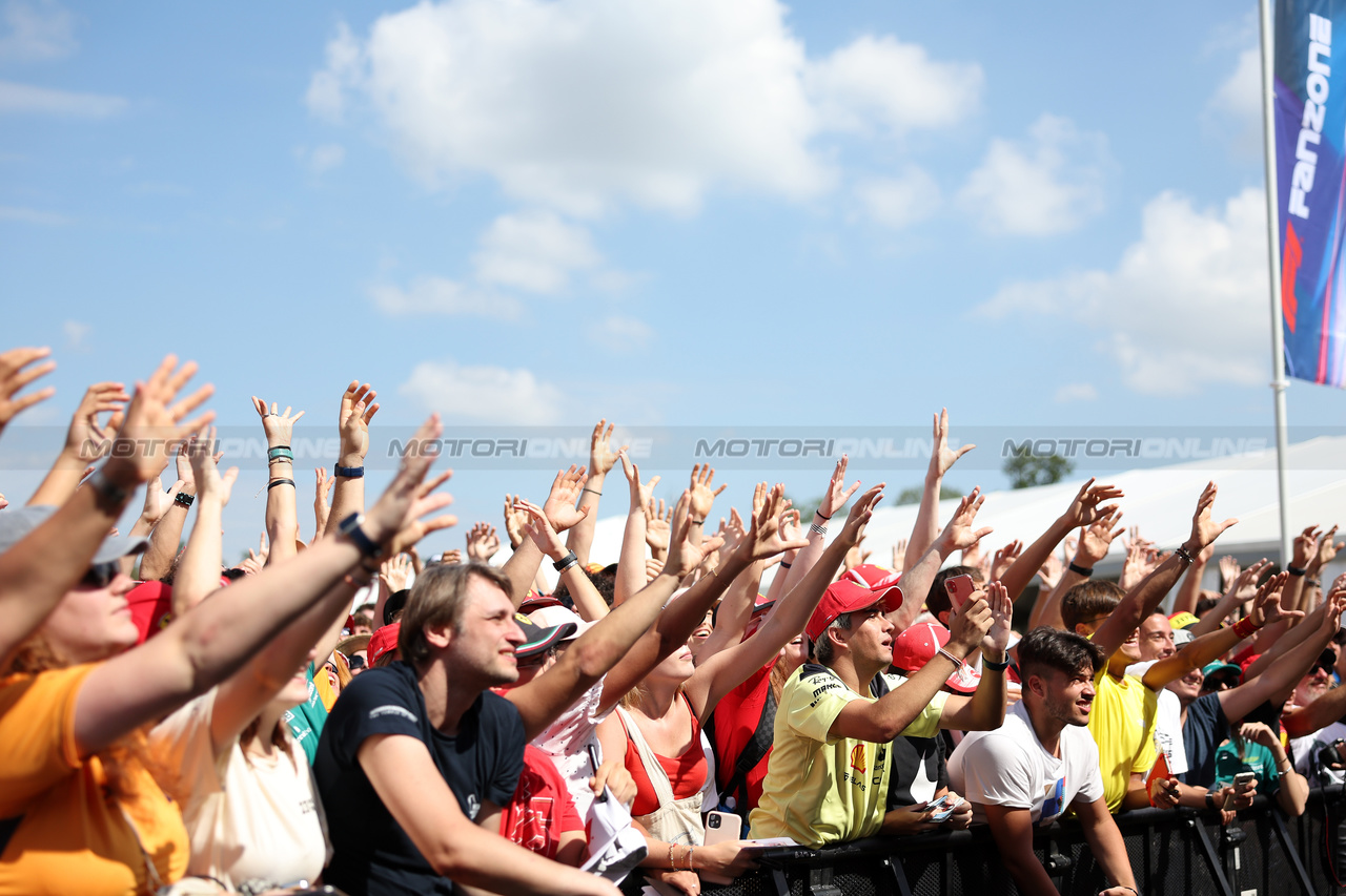 GP ITALIA, Circuit Atmosfera - Fans at the FanZone Stage.

01.09.2023. Formula 1 World Championship, Rd 15, Italian Grand Prix, Monza, Italy, Practice Day.

 - www.xpbimages.com, EMail: requests@xpbimages.com © Copyright: Staley / XPB Images