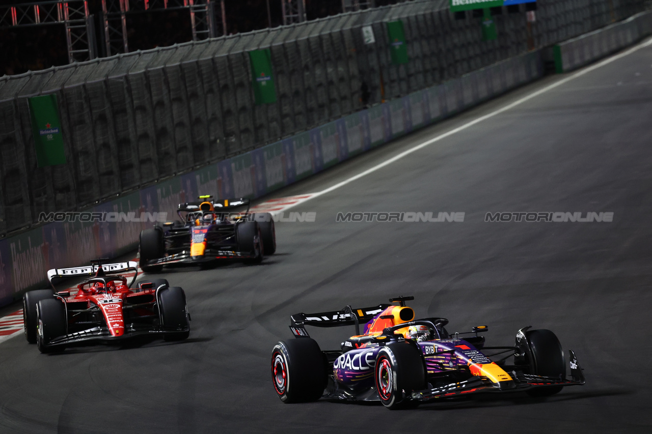 GP LAS VEGAS, Max Verstappen (NLD) Red Bull Racing RB19.

18.11.2023. Formula 1 World Championship, Rd 22, Las Vegas Grand Prix, Las Vegas, Nevada, USA, Gara Day.

- www.xpbimages.com, EMail: requests@xpbimages.com © Copyright: Batchelor / XPB Images