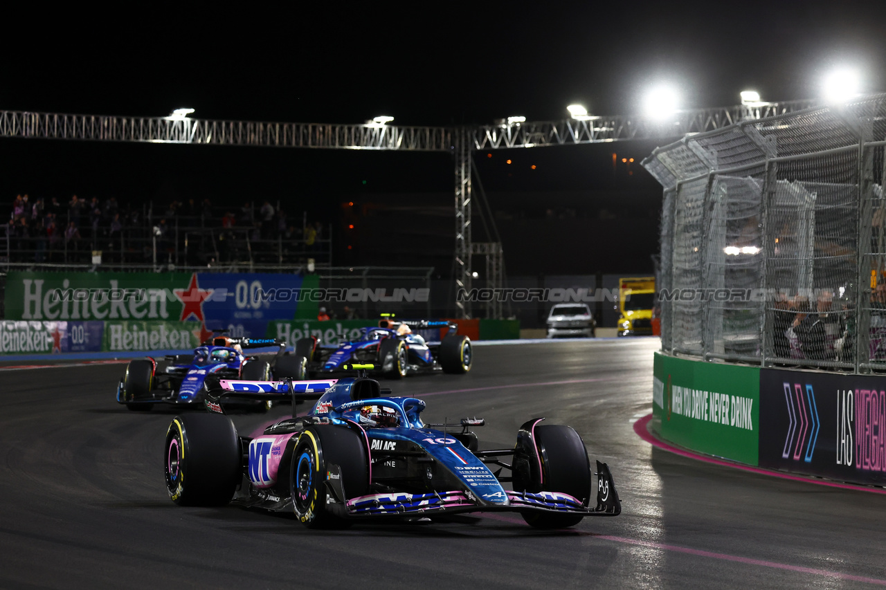 GP LAS VEGAS, Pierre Gasly (FRA) Alpine F1 Team A523.

18.11.2023. Formula 1 World Championship, Rd 22, Las Vegas Grand Prix, Las Vegas, Nevada, USA, Gara Day.

- www.xpbimages.com, EMail: requests@xpbimages.com © Copyright: Charniaux / XPB Images