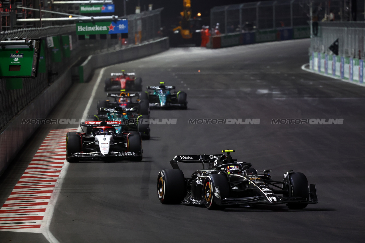 GP LAS VEGAS, Zhou Guanyu (CHN) Alfa Romeo F1 Team C43.

18.11.2023. Formula 1 World Championship, Rd 22, Las Vegas Grand Prix, Las Vegas, Nevada, USA, Gara Day.

- www.xpbimages.com, EMail: requests@xpbimages.com © Copyright: Batchelor / XPB Images