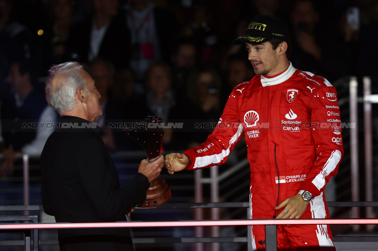 GP LAS VEGAS, Greg Maffei (USA) Liberty Media Corporation President e Chief Executive Officer with Charles Leclerc (MON) Ferrari.
18.11.2023. Formula 1 World Championship, Rd 22, Las Vegas Grand Prix, Las Vegas, Nevada, USA, Gara Day.
- www.xpbimages.com, EMail: requests@xpbimages.com © Copyright: Batchelor / XPB Images