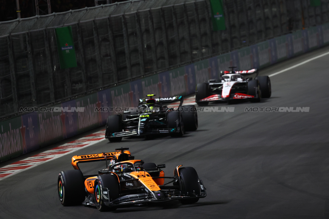 GP LAS VEGAS, Oscar Piastri (AUS) McLaren MCL60.
18.11.2023. Formula 1 World Championship, Rd 22, Las Vegas Grand Prix, Las Vegas, Nevada, USA, Gara Day.
- www.xpbimages.com, EMail: requests@xpbimages.com © Copyright: Batchelor / XPB Images