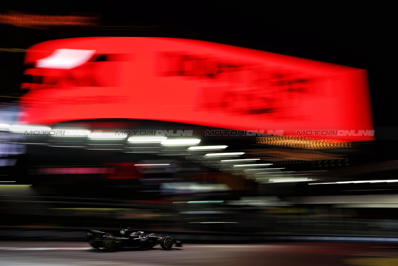 GP LAS VEGAS, Valtteri Bottas (FIN) Alfa Romeo F1 Team C43.

18.11.2023. Formula 1 World Championship, Rd 22, Las Vegas Grand Prix, Las Vegas, Nevada, USA, Gara Day.

- www.xpbimages.com, EMail: requests@xpbimages.com © Copyright: Moy / XPB Images