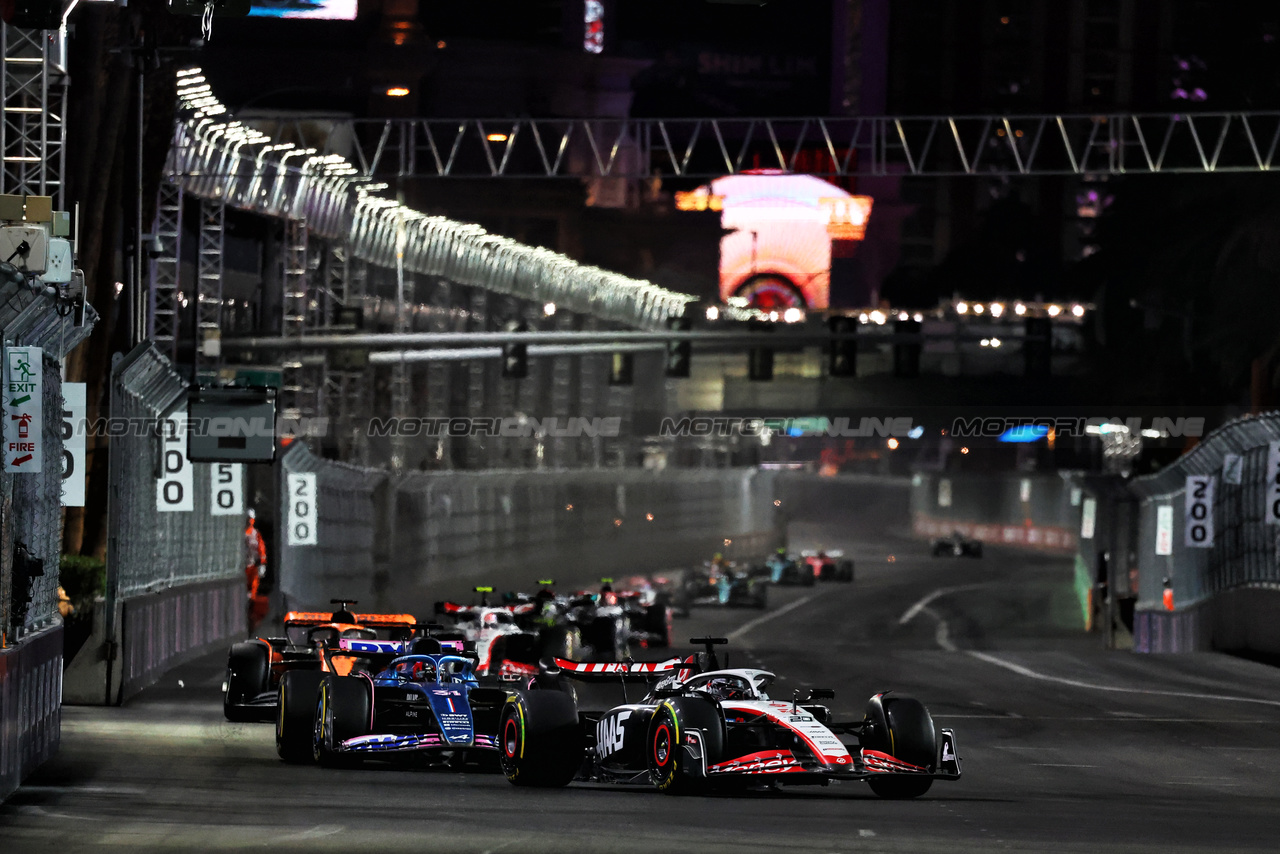 GP LAS VEGAS, Kevin Magnussen (DEN) Haas VF-23.

18.11.2023. Formula 1 World Championship, Rd 22, Las Vegas Grand Prix, Las Vegas, Nevada, USA, Gara Day.

- www.xpbimages.com, EMail: requests@xpbimages.com © Copyright: Moy / XPB Images