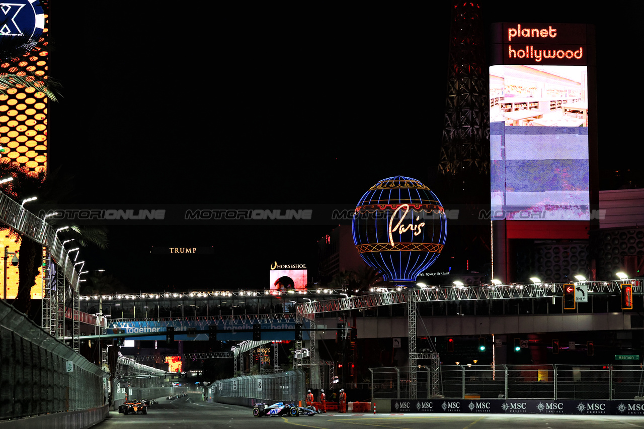 GP LAS VEGAS, Esteban Ocon (FRA) Alpine F1 Team A523.

18.11.2023. Formula 1 World Championship, Rd 22, Las Vegas Grand Prix, Las Vegas, Nevada, USA, Gara Day.

- www.xpbimages.com, EMail: requests@xpbimages.com © Copyright: Moy / XPB Images