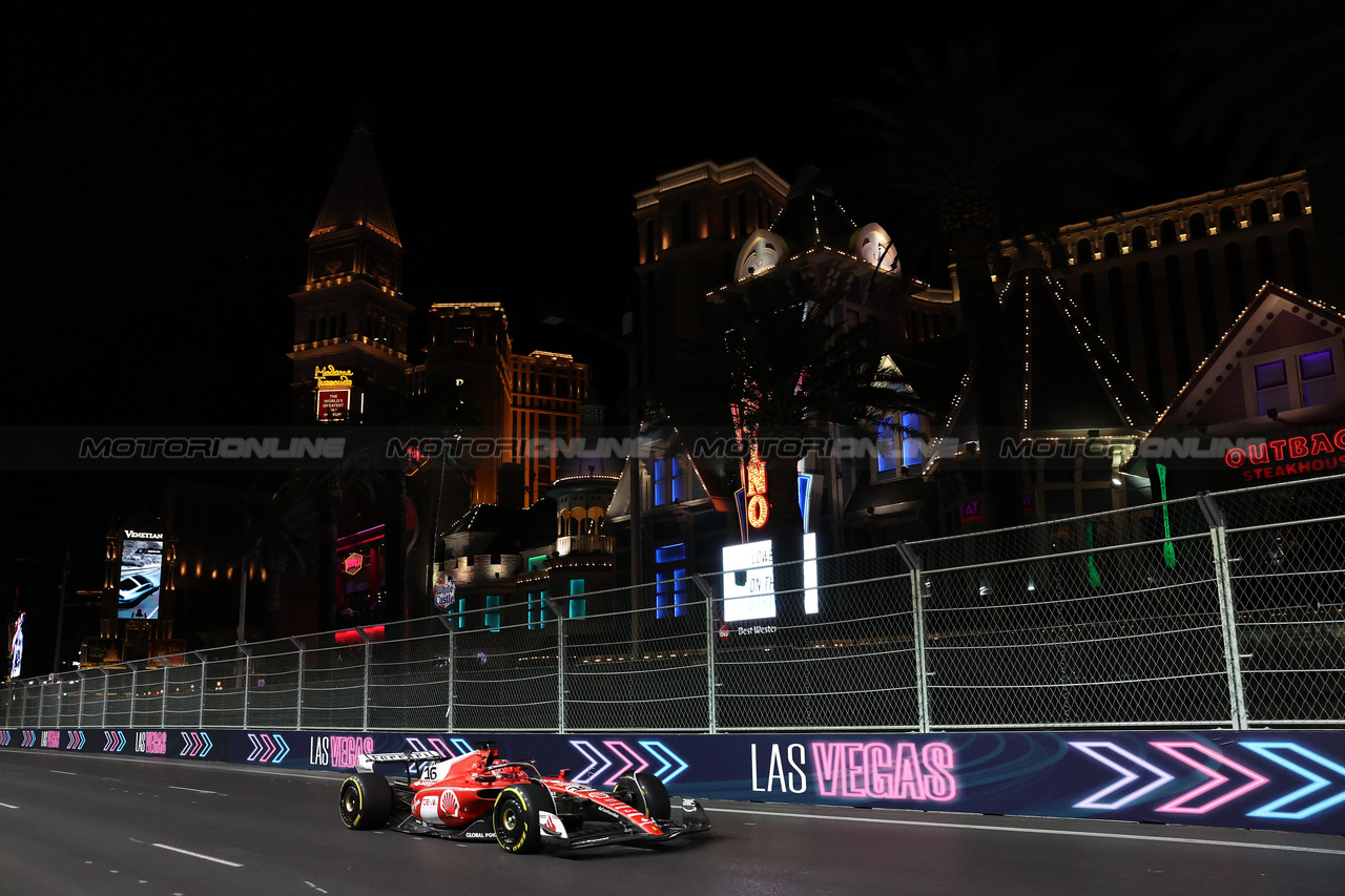 GP LAS VEGAS, Charles Leclerc (MON) Ferrari SF-23.

18.11.2023. Formula 1 World Championship, Rd 22, Las Vegas Grand Prix, Las Vegas, Nevada, USA, Gara Day.

 - www.xpbimages.com, EMail: requests@xpbimages.com © Copyright: Staley / XPB Images