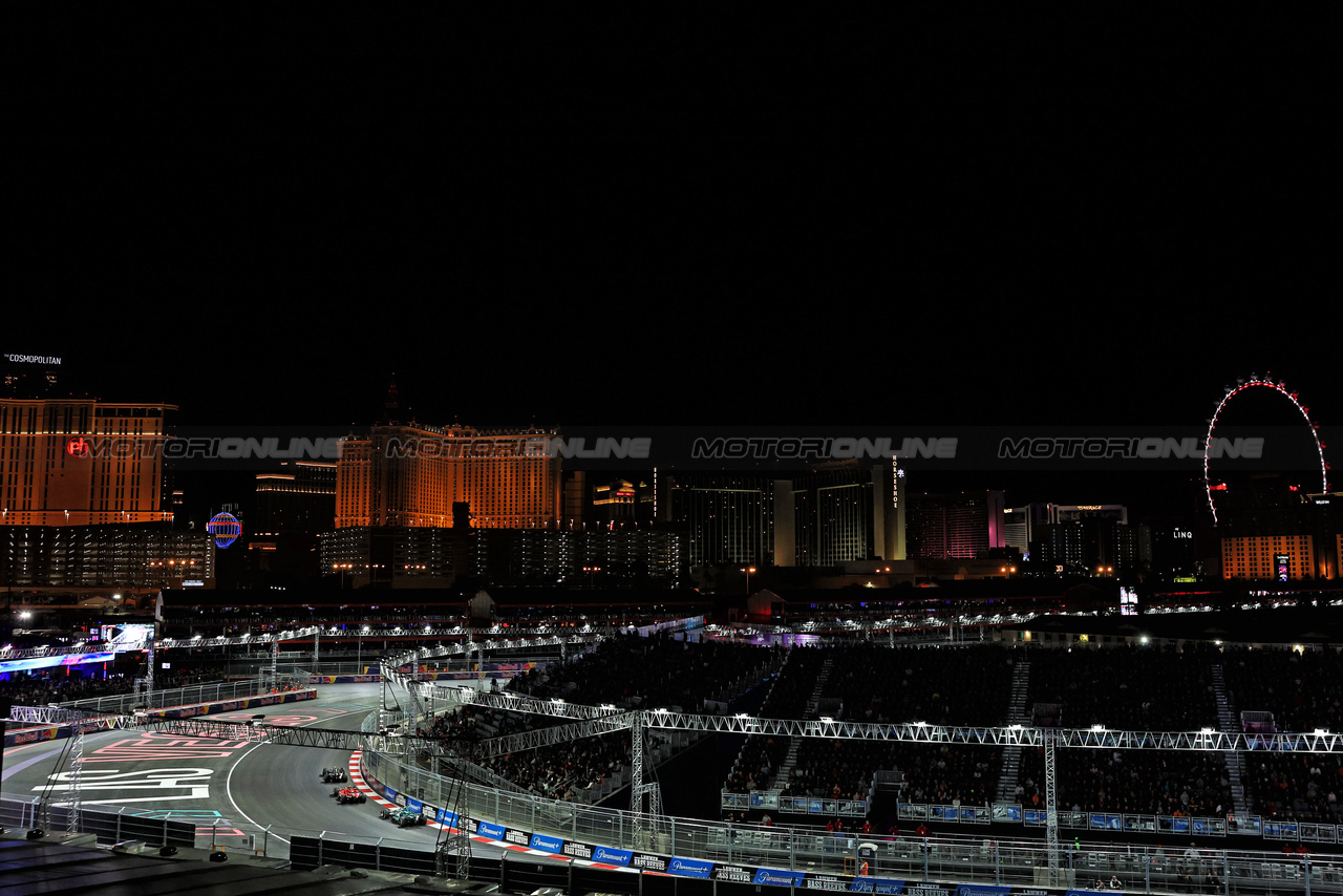 GP LAS VEGAS, Fernando Alonso (ESP) Aston Martin F1 Team AMR23.

18.11.2023. Formula 1 World Championship, Rd 22, Las Vegas Grand Prix, Las Vegas, Nevada, USA, Gara Day.

- www.xpbimages.com, EMail: requests@xpbimages.com © Copyright: Bearne / XPB Images