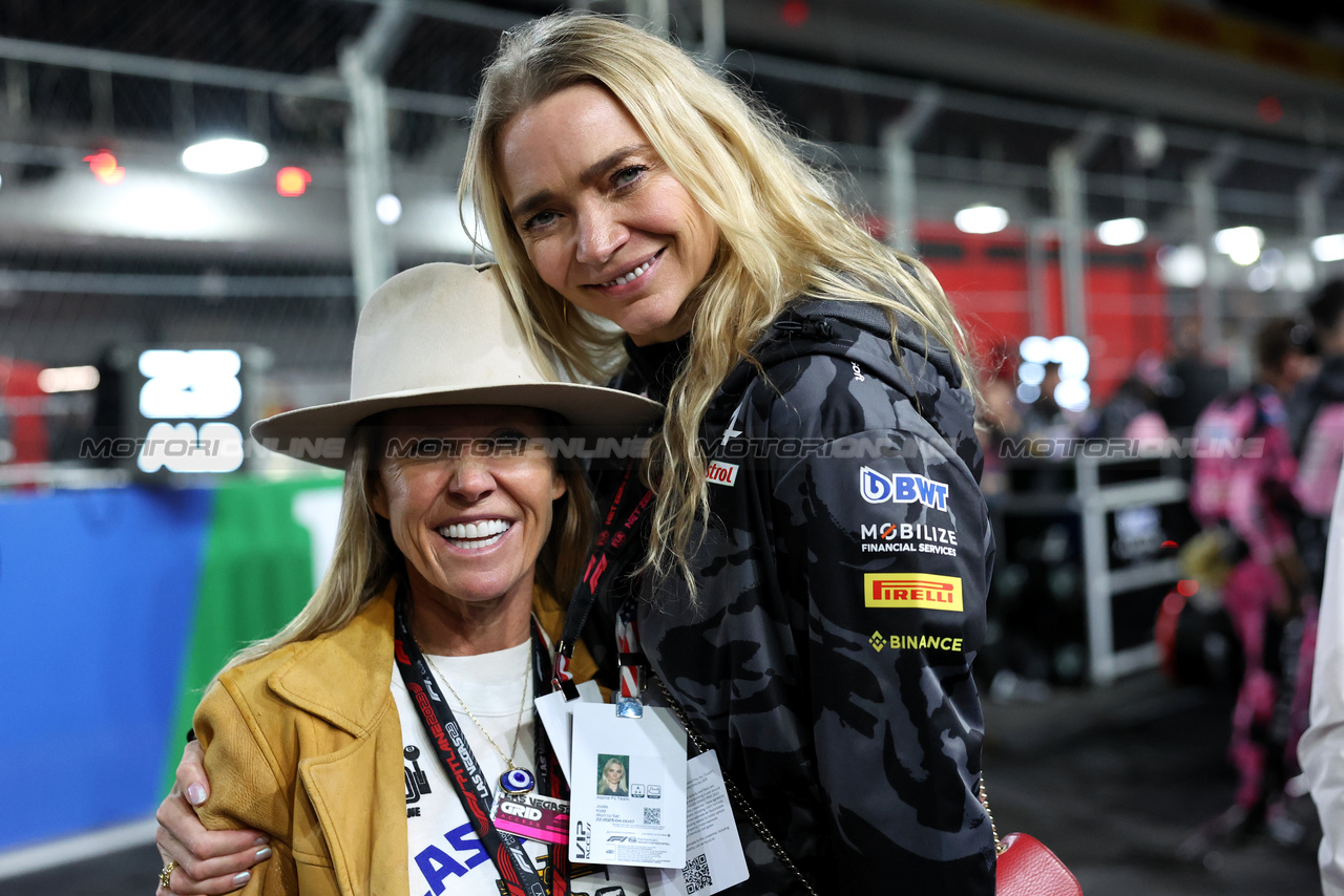 GP LAS VEGAS, Jodie Kidd (GBR), Alpine F1 Team guest, on the grid.

18.11.2023. Formula 1 World Championship, Rd 22, Las Vegas Grand Prix, Las Vegas, Nevada, USA, Gara Day.

- www.xpbimages.com, EMail: requests@xpbimages.com © Copyright: Bearne / XPB Images