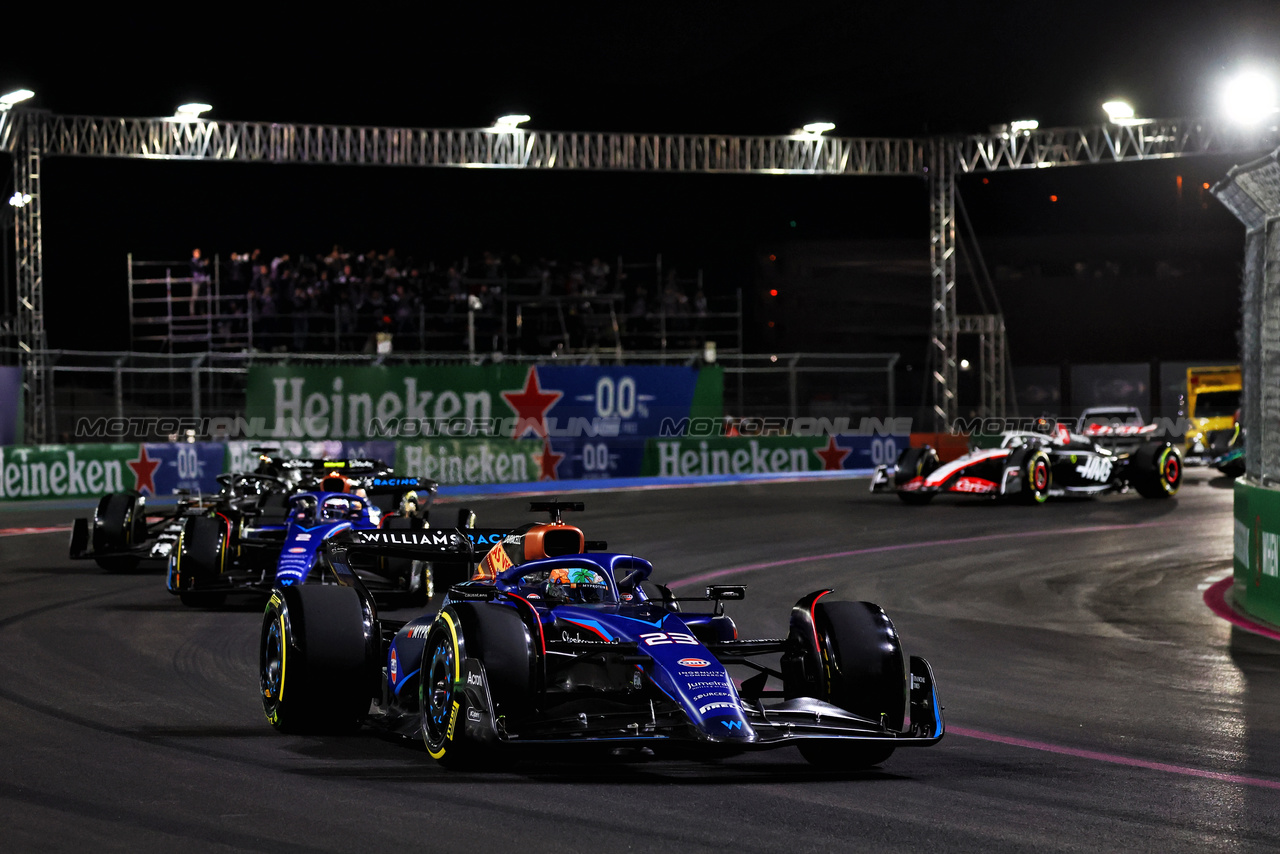 GP LAS VEGAS, Alexander Albon (THA) Williams Racing FW45.

18.11.2023. Formula 1 World Championship, Rd 22, Las Vegas Grand Prix, Las Vegas, Nevada, USA, Gara Day.

- www.xpbimages.com, EMail: requests@xpbimages.com © Copyright: Charniaux / XPB Images