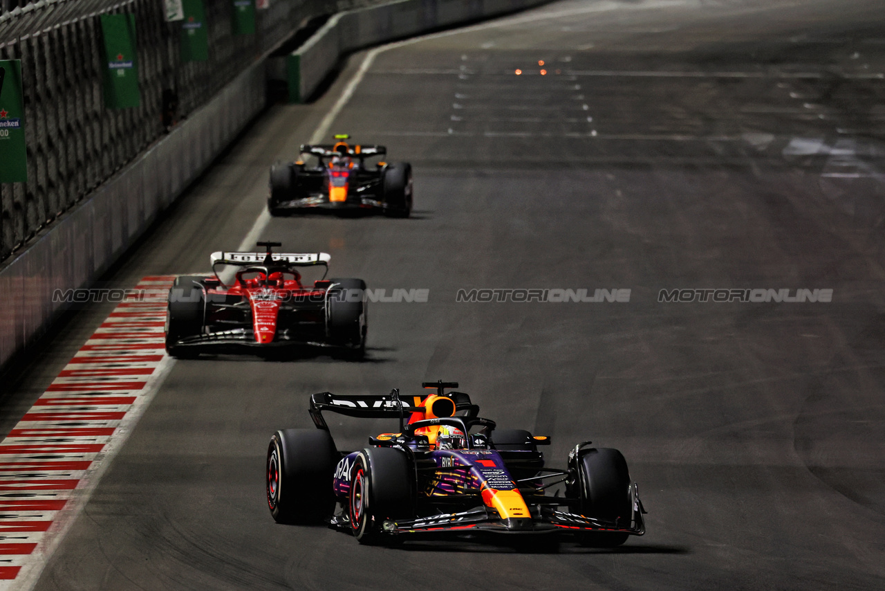 GP LAS VEGAS, Max Verstappen (NLD) Red Bull Racing RB19.

18.11.2023. Formula 1 World Championship, Rd 22, Las Vegas Grand Prix, Las Vegas, Nevada, USA, Gara Day.

 - www.xpbimages.com, EMail: requests@xpbimages.com © Copyright: Coates / XPB Images