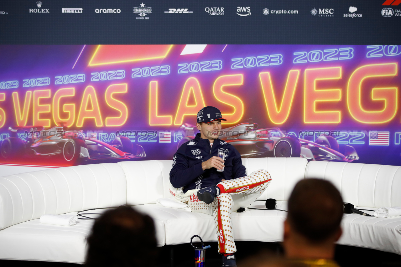 GP LAS VEGAS, Max Verstappen (NLD) Red Bull Racing, in the post race FIA Press Conference.

18.11.2023. Formula 1 World Championship, Rd 22, Las Vegas Grand Prix, Las Vegas, Nevada, USA, Gara Day.

- www.xpbimages.com, EMail: requests@xpbimages.com © Copyright: XPB Images