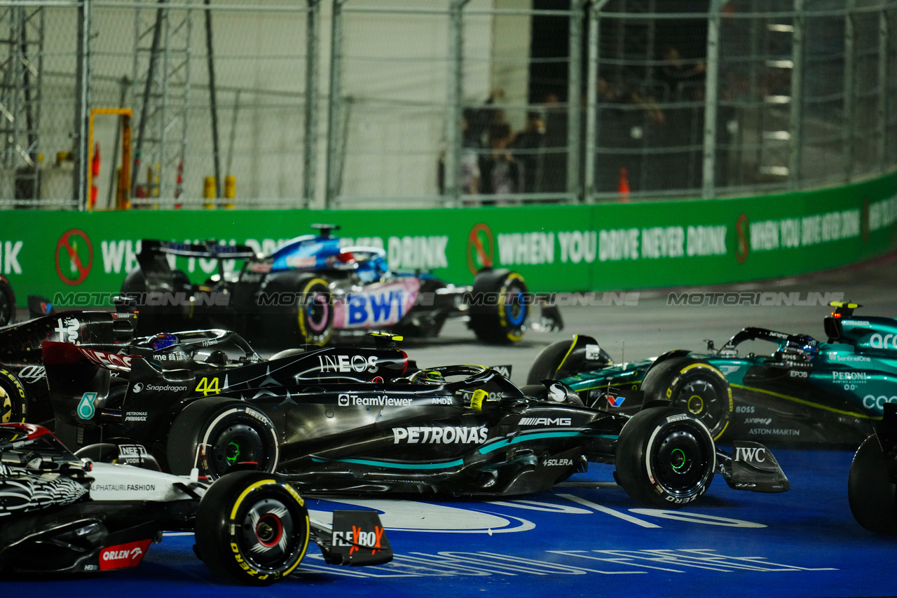 GP LAS VEGAS, Lewis Hamilton (GBR) Mercedes AMG F1 W14 at the partenza of the race.

18.11.2023. Formula 1 World Championship, Rd 22, Las Vegas Grand Prix, Las Vegas, Nevada, USA, Gara Day.

- www.xpbimages.com, EMail: requests@xpbimages.com © Copyright: XPB Images